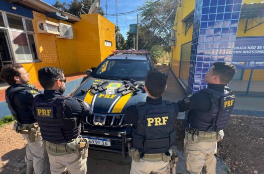 PRF apreende 03 (três) fuzis calibre 5.56 e 06 (seis) carregadores escondidos em um fundo falso de um veículo em Picos/PI