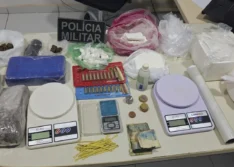 Polícia Militar apreende drogas, munições e balanças de precisão após denúncia de tráfico em Marcolândia