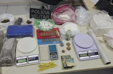 Polícia Militar apreende drogas, munições e balanças de precisão após denúncia de tráfico em Marcolândia