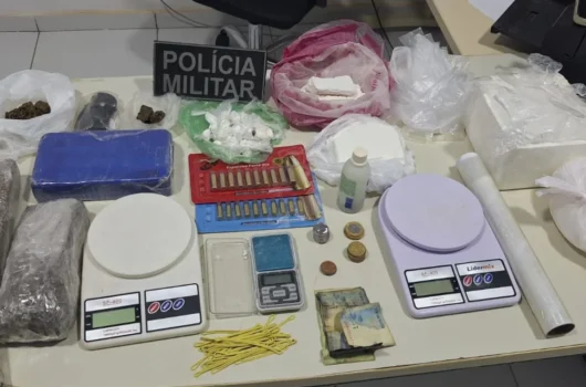 Polícia Militar apreende drogas, munições e balanças de precisão após denúncia de tráfico em Marcolândia