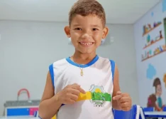 Prefeitura de Geminiano inicia entrega de kits escolares completos e fardamento com tênis para toda a rede municipal