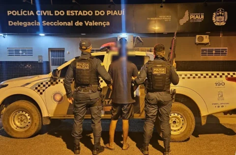 Polícia Militar apreende cocaína avaliada em R$ 50 mil e prende suspeito de tráfico na BR-316 em Elesbão Veloso