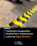 Um jovem identificado como Marcos Daniel Gomes da Silva, de 21 anos, foi morto a tiros na noite de sábado (25) após homens armados invadirem um bar na cidade de Água Branca, a cerca de 100 quilômetros de Teresina. 

De acordo com informações do 18º Batalhão da Polícia Militar (18º BPM), a equipe da Força Tática foi acionada por volta das 18h após denúncias de disparos de arma de fogo no estabelecimento, localizado no bairro Vila Nova.

Ao chegarem ao local, os policiais encontraram a vítima já sem vida, caída ao lado do imóvel, com marcas de tiros.

Segundo relato da proprietária do estabelecimento à polícia, Marcos Daniel havia acabado de chegar ao local acompanhado de outro jovem de 24 anos, quando cerca de três homens armados e encapuzados entraram no bar e efetuaram vários disparos contra os dois.

Marcos Daniel foi atingido pelos disparos e morreu ainda no local. Já o outro alvo conseguiu fugir pelos fundos do estabelecimento, em direção a uma área de matagal, e não foi localizado até o momento. Não há informações sobre o estado de saúde dele.

Após o crime, os suspeitos fugiram em um carro que não foi identificado. A área foi isolada para o trabalho da perícia, e o corpo da vítima foi removido pelo Instituto Médico Legal (IML).

A Polícia Civil ficará responsável pela investigação do caso e deve apurar a motivação do crime e a identidade dos autores. Até o momento, ninguém foi preso. Fonte: Cidade Verde