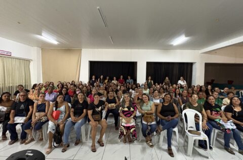 Merendeiras da Rede Municipal de Picos participam de capacitação sobre alimentação escolar