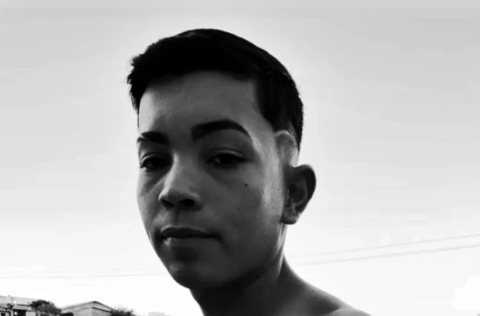 Adolescente de 15 anos morre ao colidir motocicleta em poste em Picos
