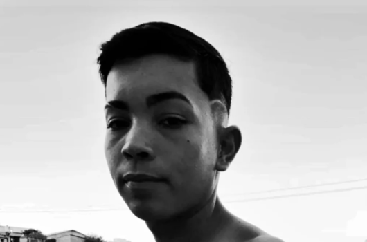 Adolescente de 15 anos morre ao colidir motocicleta em poste em Picos