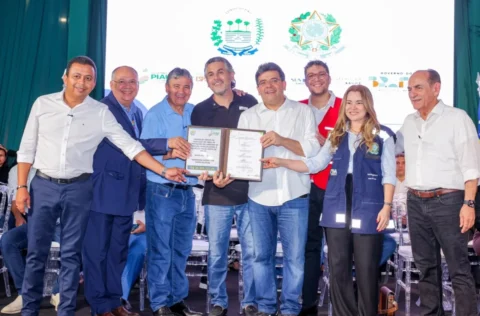 Prefeito Dr. Pablo Santos acompanha assinatura da ordem de serviço da nova Policlínica de Picos