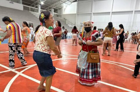 Prefeitura de Picos promove Arraiá da Melhor Idade e fortalece integração entre idosos atendidos pela SEMTAS