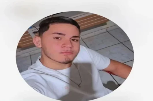 Jovem morre em grave acidente entre carro e moto na Avenida Anísio da Luz, em Picos