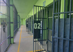 Dois detentos fogem de penitenciária em Altos; um é recapturado horas depois