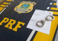 Homem foragido por homicídio é preso pela PRF em ônibus na BR-316 em Picos