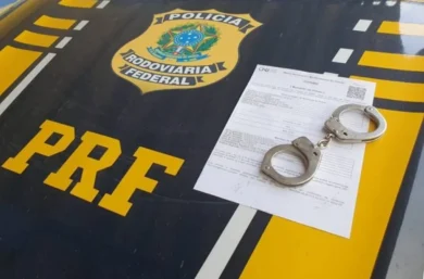 Homem foragido por homicídio é preso pela PRF em ônibus na BR-316 em Picos