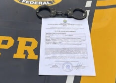 PRF prende homem em flagrante após agredir e ameaçar esposa na BR-316, em Picos/PI