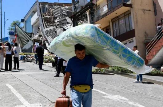Colômbia entra no 2º dia de buscas após terremoto de magnitude 7,4 que matou 254 pessoas