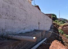 Prefeitura de Picos constrói paredão de contenção no Bairro Paroquial para garantir segurança de moradores
