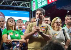 Severo Eulálio reúne multidão de pessoas para inauguração do comitê e adesivaço em Picos