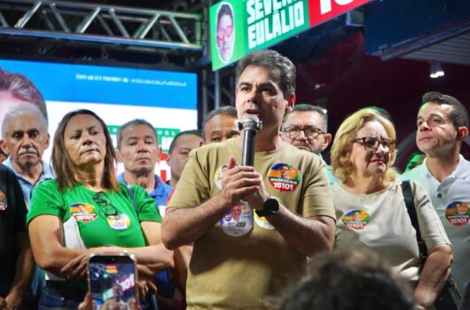 Severo Eulálio reúne multidão de pessoas para inauguração do comitê e adesivaço em Picos