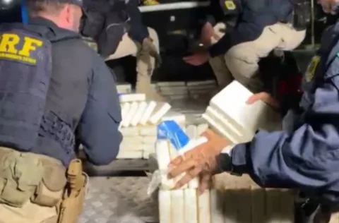 PRF apreende cerca de 475 kg de cocaína em caminhão na BR-402, em Buriti dos Lopes