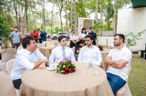 Vinícius Dias se reúne com Rafael Fonteles e lideranças evangélicas em Teresina