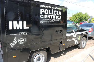Jovem é morto com cerca de 14 tiros dentro de residência em Oeiras