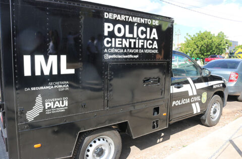 Jovem é morto com cerca de 14 tiros dentro de residência em Oeiras