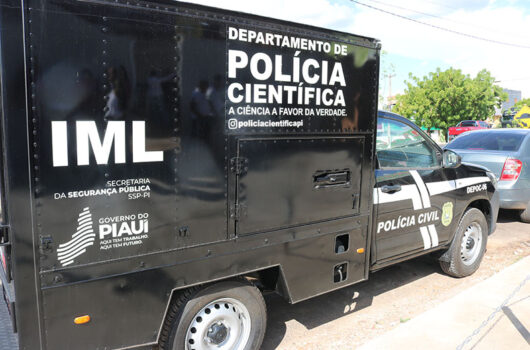 Jovem é morto com cerca de 14 tiros dentro de residência em Oeiras