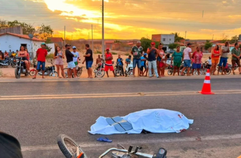 Homem morre após acidente entre motocicleta e carreta na BR-407, em Jaicós
