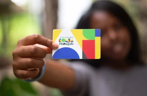 Bolsa Família passa a ter valor mínimo de R$ 691 a partir de outubro