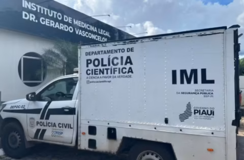 Dois homens são mortos a tiros na frente de casa em suposta disputa por ponto de venda de drogas no PI