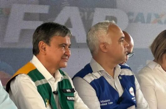 Ministros Wellington Dias e Vladimir Lima participam da entrega de 308 moradias em Floriano e Piripiri