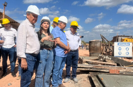 Wellington Dias destaca importância da habitação popular em visita a obras em Teresina