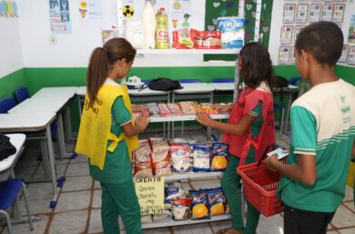 Feira de Educação Financeira promove aprendizado prático e protagonismo dos alunos em escola de Torrões