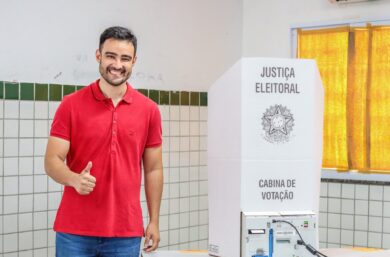 Vinícius vota e declara sentimento de dever cumprido e gratidão pela campanha