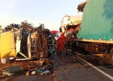 Acidente entre três caminhões deixa três mortos na BR-343 em Campo Maior