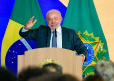 Lula anuncia proposta de Pé-de-Meia Universitário com pagamentos de R$ 700 mensais e depósito anual de R$ 2,5 mil