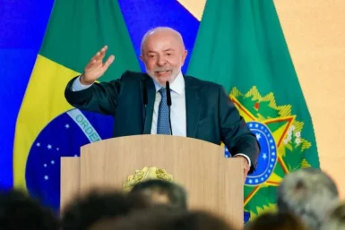 Lula anuncia proposta de Pé-de-Meia Universitário com pagamentos de R$ 700 mensais e depósito anual de R$ 2,5 mil
